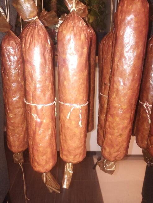 Kiełbasa z domowej wendzarnie