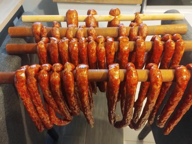 Kiełbasa z domowej wendzarnie