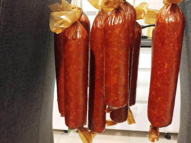 Kiełbasa z domowej wendzarnie