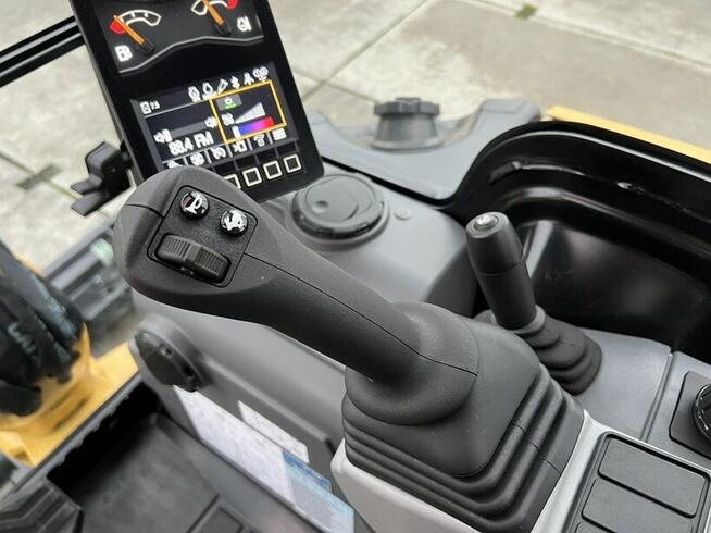 FABRYCZNIE NOWA MINIKOPARKA CATERPILLAR 302.7 CR.