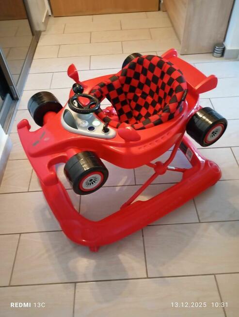 Czerwony chodzik dla chlopca Formuła 1