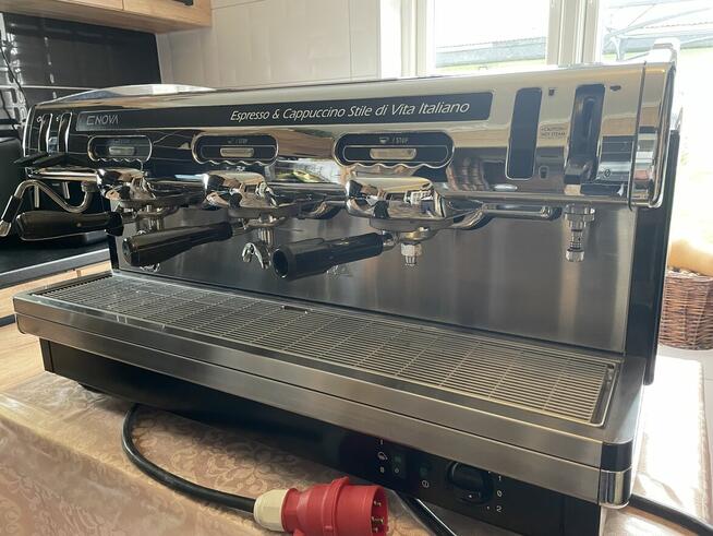 Ekspres automatyczny kolbowy ciśnieniowy Faema 3 Enovo Espre