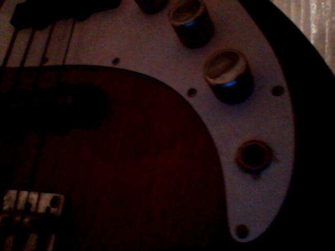 2 gitary Basowe jedna do nauki druga praktycznie raz użyta