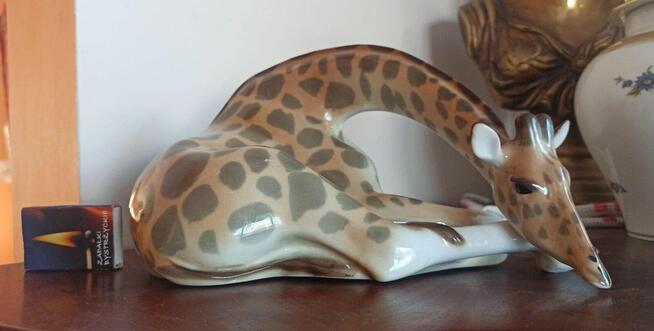 Żyrafa Łomonosow z Rosyjskiej wytwórni porcelan