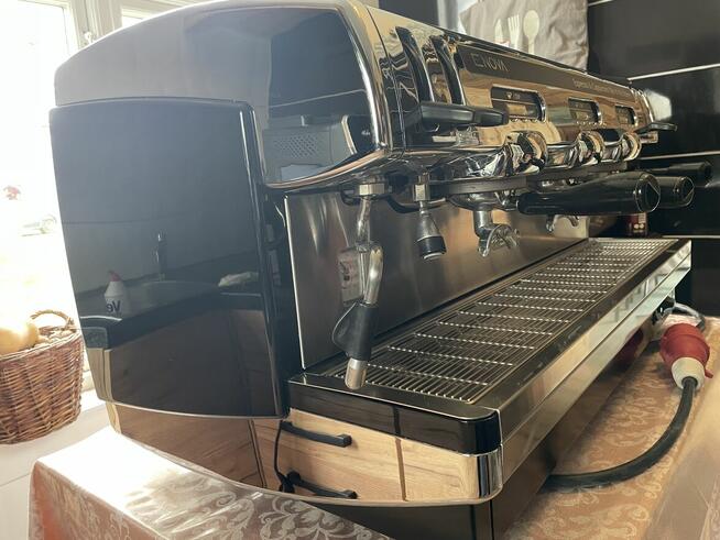 Ekspres automatyczny kolbowy ciśnieniowy Faema 3 Enovo Espre