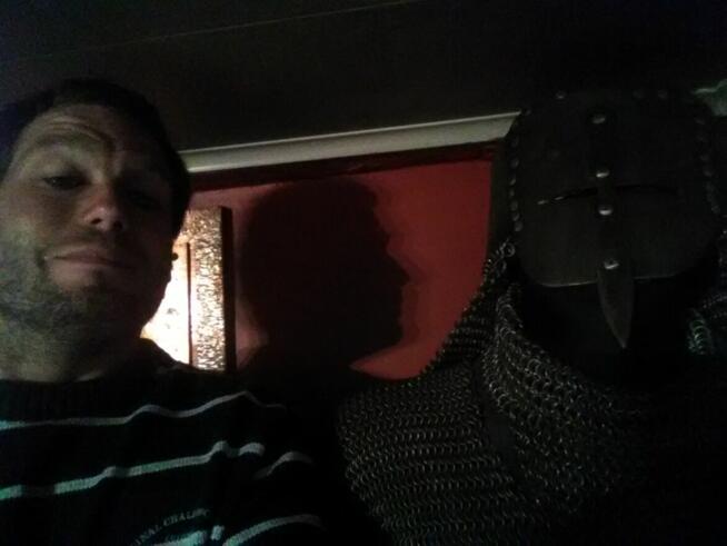 Kolczuga średniowieczna razem z wyposażeniem