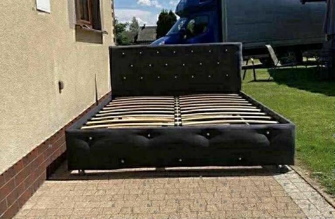 Łóżka sypialniane, tapicerowane