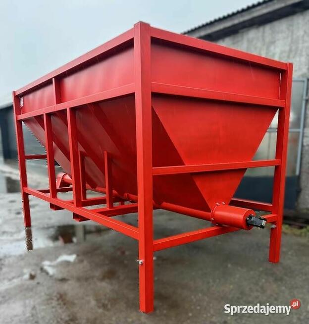 Kosz zasypowy z hydraulicznym podajnikiem ślimakowym 12m3