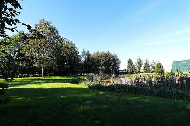 Dom z czerwonej cegły