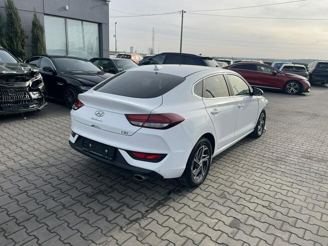 Hyundai i30 Fast back mHEV Kliamtronik Podgrzewanie Kamera LED