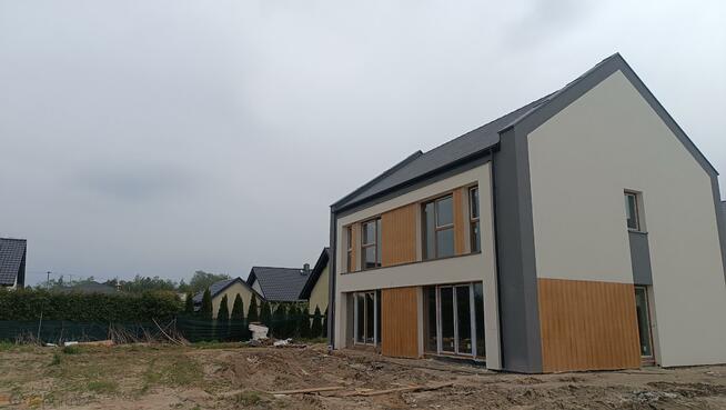 Dom Kiełczówek gm. Długołęka, Krótka