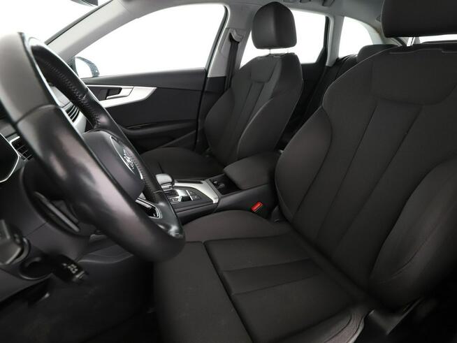 Audi A4 Automat Navi Czujniki parkowania Klimatyzacja Podgrzewane fotele Bluet