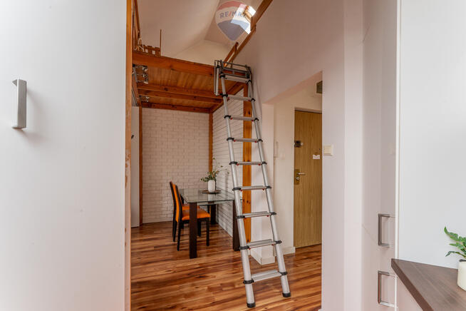 KLIMATYCZNE, JASNE, CICHE, AŻ 46 M2 PO PODŁODZE