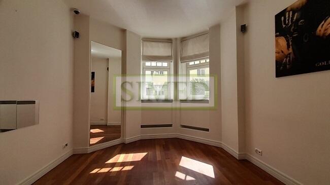 Parter, witryny, ogródek zabytkowa kamienica