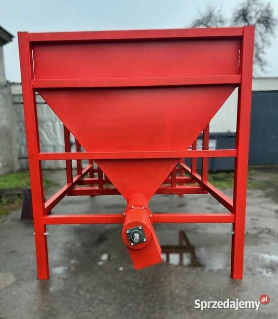 Kosz zasypowy z hydraulicznym podajnikiem ślimakowym 12m3