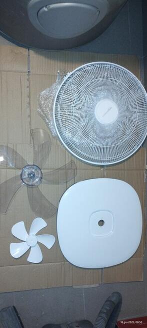 Oscylacyjny cyfrowy wentylator stojący