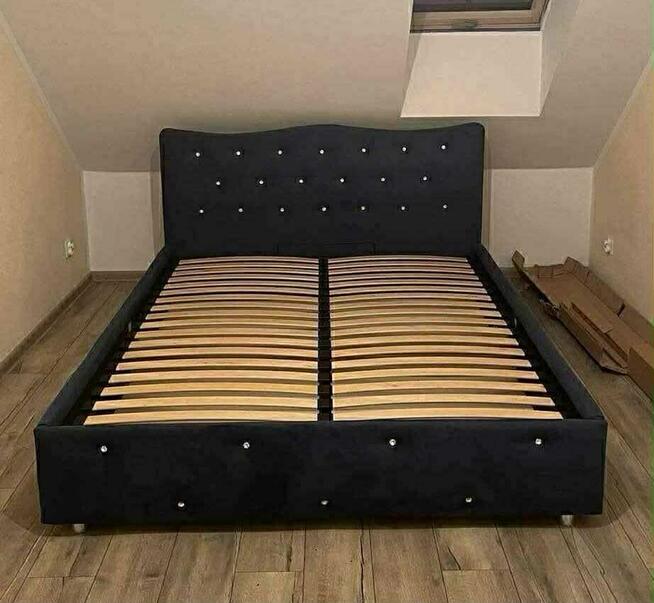 Łóżka sypialniane, tapicerowane