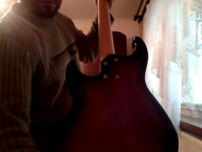 2 gitary Basowe jedna do nauki druga praktycznie raz użyta