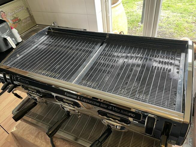 Ekspres automatyczny kolbowy ciśnieniowy Faema 3 Enovo Espre