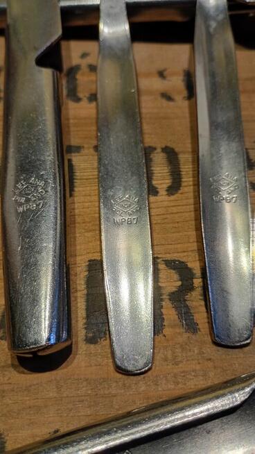 NIEZBĘDNIK WOJSKOWY