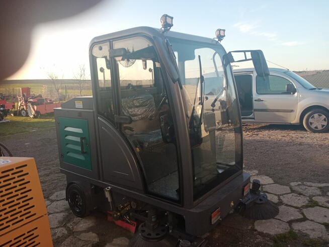 traktory ogrodnicze zamiatarka uliczna ładowarki wozidła