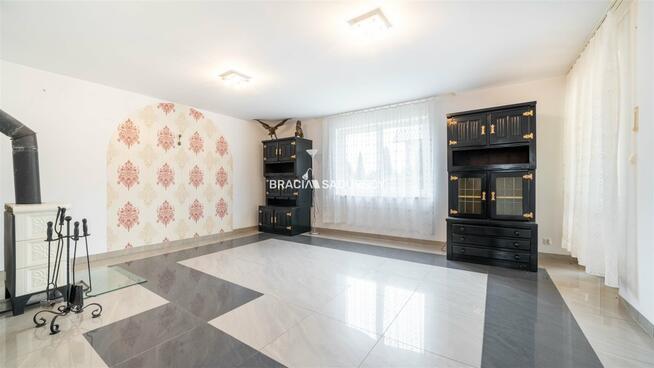 Dom Bęczyn gm. Brzeźnica, Główna