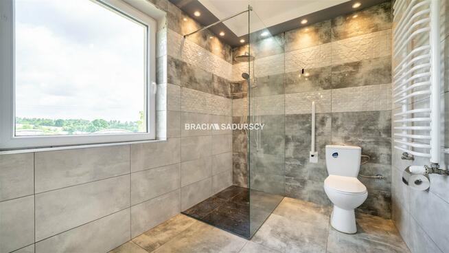 Dom Bęczyn gm. Brzeźnica, Główna