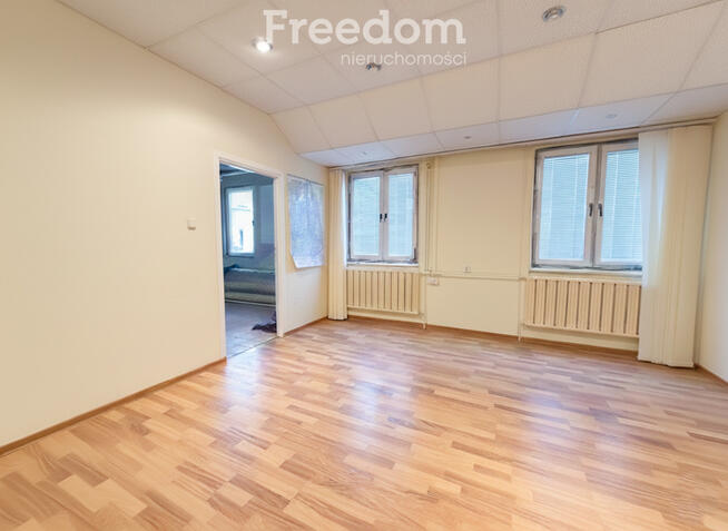 Lokal Usługowo-Biurowy z Prywatnym Placem, Młodych