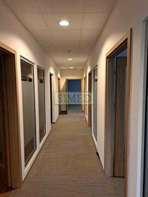 Dostep24h,recepcja,ochrona,parking,klimatyzacja