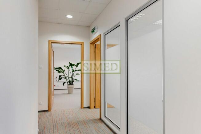 Dostep24h,recepcja,ochrona,parking,klimatyzacja