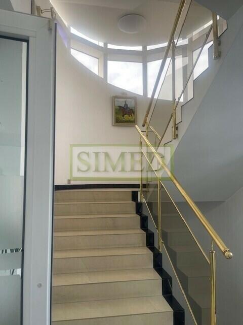 Biuro 4 pokoje , parking ,dostęp24h,recepcja .