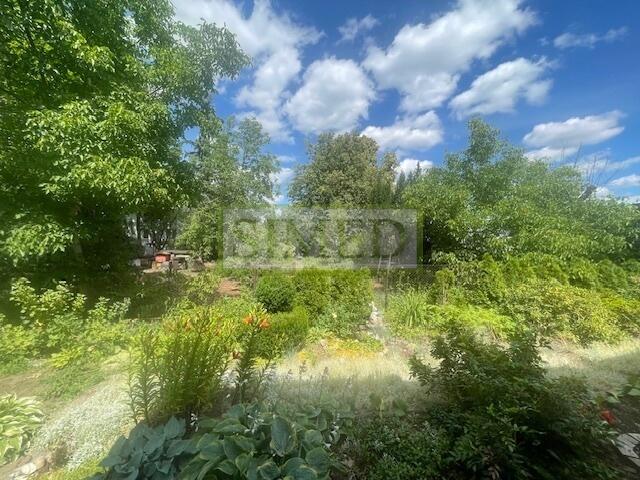 Dom z dużą działką i ogrodem , Centrum Łomianek