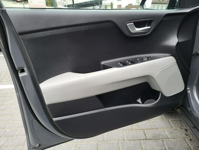 Kia Stonic martwe pole/ledy/keyless/benzyna/26 tys km przebiegu/gwarancja