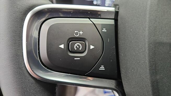 Volvo XC 40 Recharge AWD Pro aut ! Z Polskiego Salonu ! Faktura VAT !