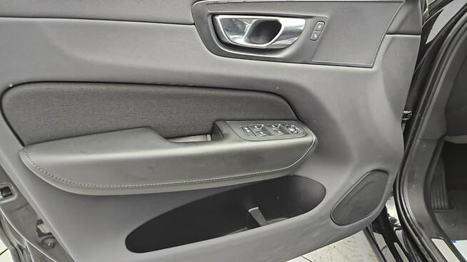 Volvo XC 60 AWD Plug-In Hybrid Momentum Pro ! Z Polskiego Salonu ! Faktura VAT !