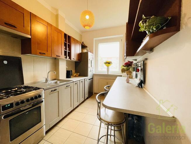 Mieszkanie w kamienicy; 3 pokoje z loggią