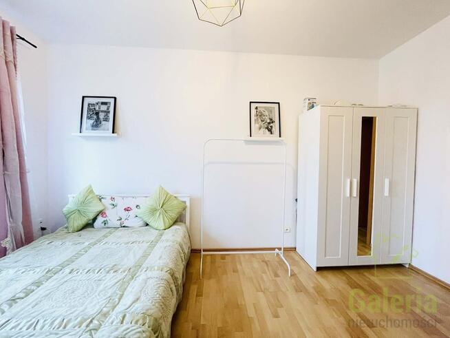 Mieszkanie w kamienicy; 3 pokoje z loggią