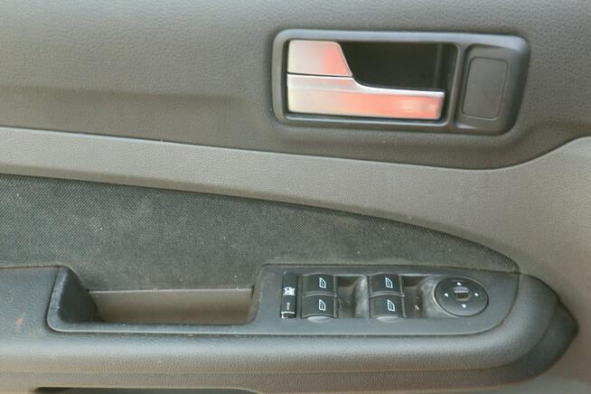 Ford Focus GHIA 1,6 -Zarejestrowny-0C do 07.26r-Tempomat-Multifunkcja-Klimatronik