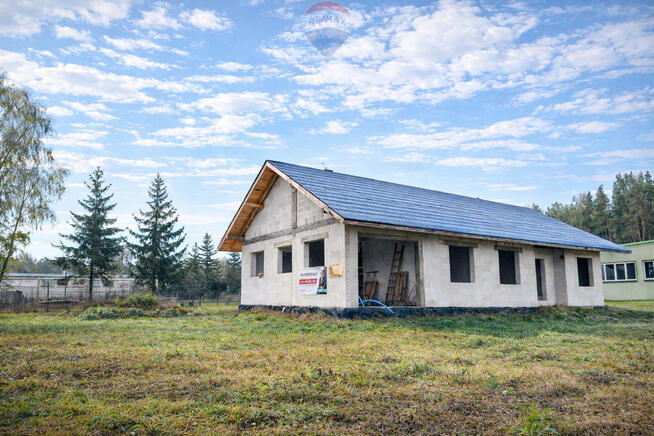 Dom w stanie surowym otwartym.