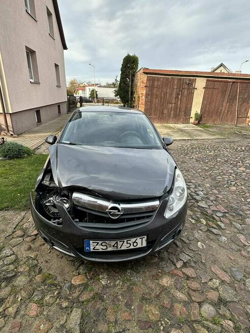 Opel Corsa 2010 uszkodzony