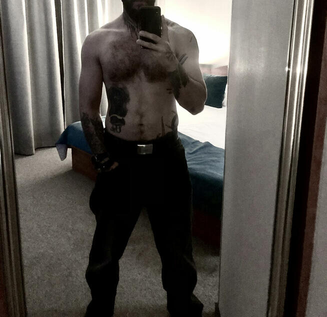 Młody, przystojny szuka pary