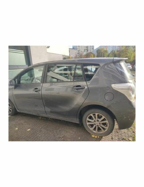 Syndyk sprzeda udział 1/10 w prawie własności Toyota Verso