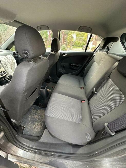 Opel Corsa 2010 uszkodzony