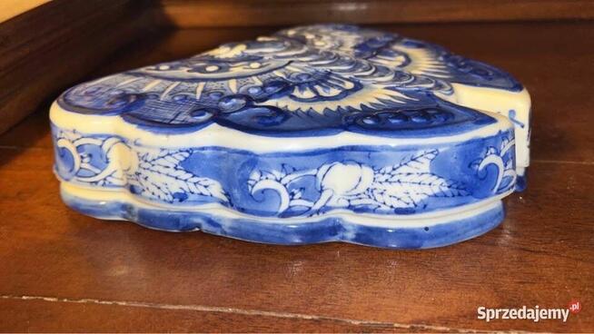 Ćma- puzderko na kadzidła - chińska porcelana