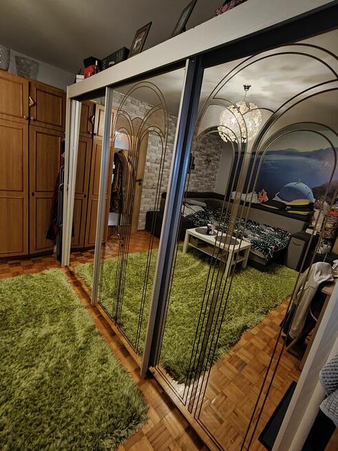 Duża szafa z lustrami