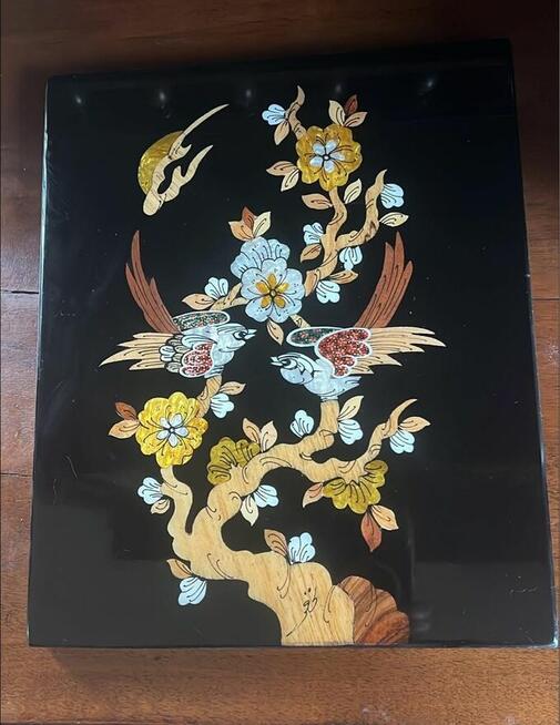 Obraz z laki. Made in Iran. Syg. NAKHAEE