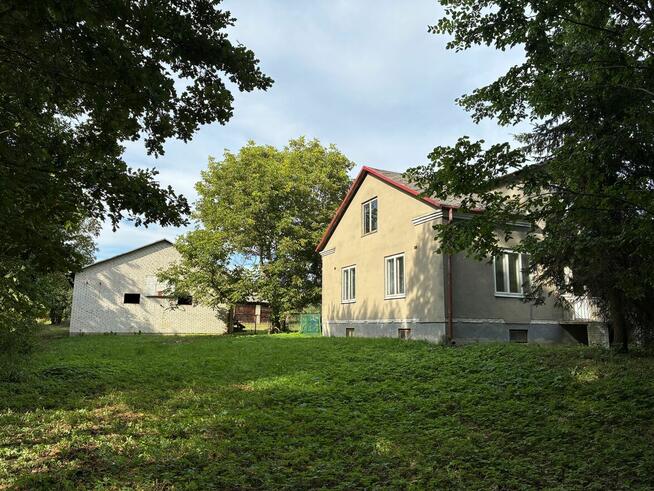 Siedlisko / dom + budynki gospodarcze w Sobieszyn, 1 h dojaz