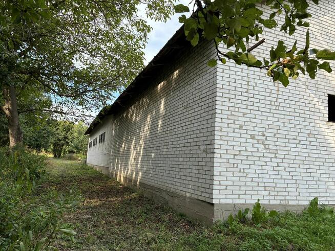 Siedlisko / dom + budynki gospodarcze w Sobieszyn, 1 h dojaz