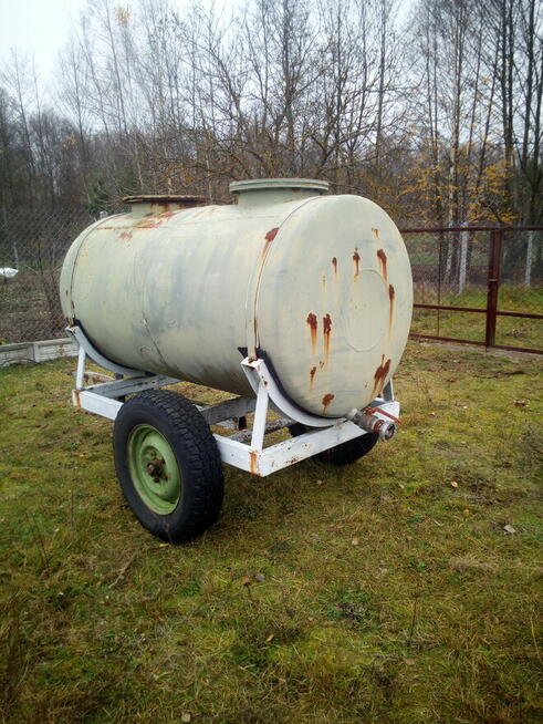 Beczka na kołach, Beczkowóz.