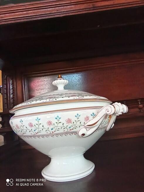 Waza z monogramem Th. P. Zamiast typowej sygnatury złotymi l